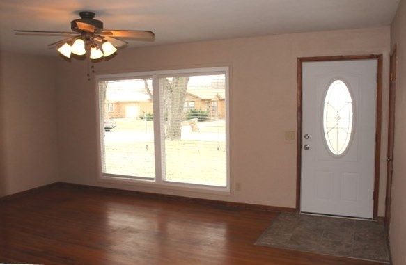 1220 N Westview Dr, Derby, KS 67037