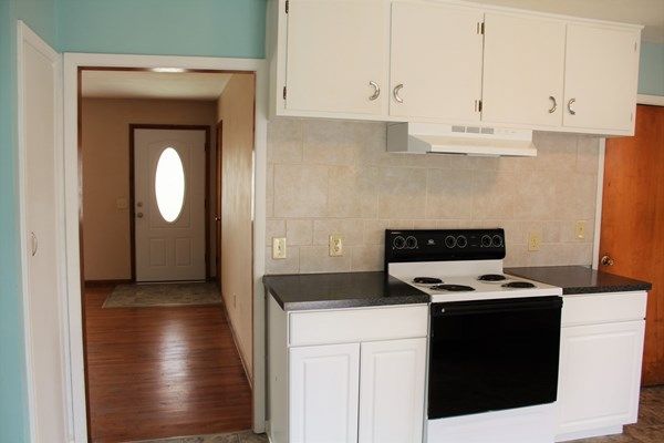 1220 N Westview Dr, Derby, KS 67037