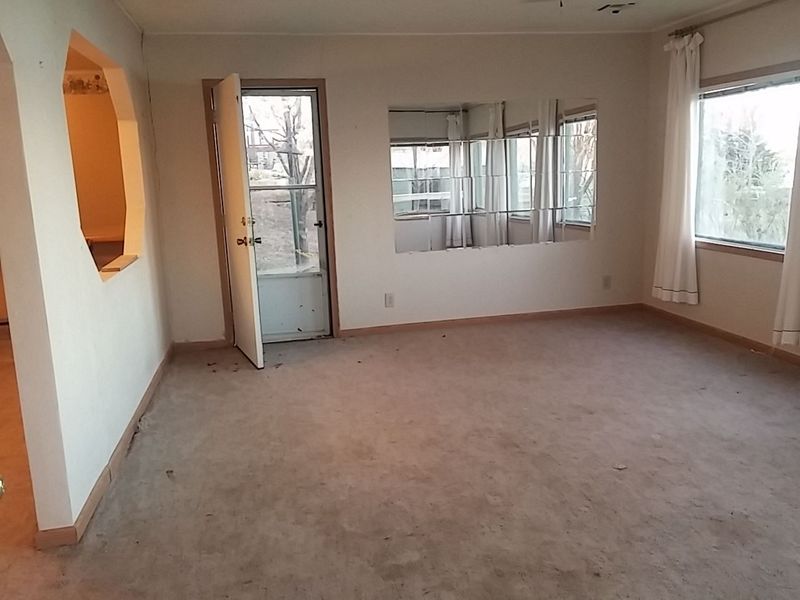 113 Eureka Lake Rd, Eureka, KS 67045