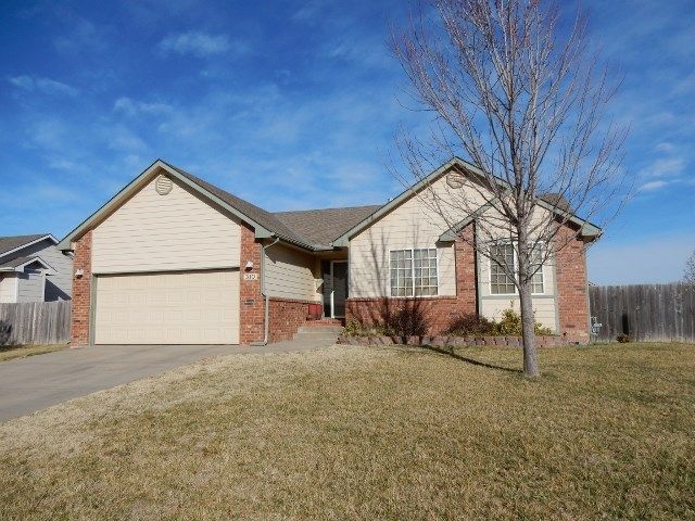 310 N Crest Cir, Wichita, KS 67206