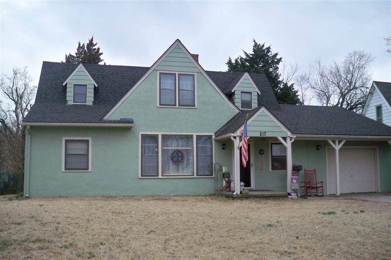 217 E 10th St, Newton, KS 67114
