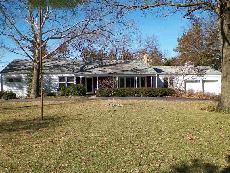 4 Indian Ln, Newton, KS 67114