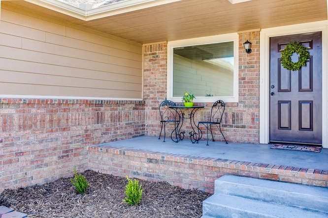 1201 E Thorn Apple St, Derby, KS 67037