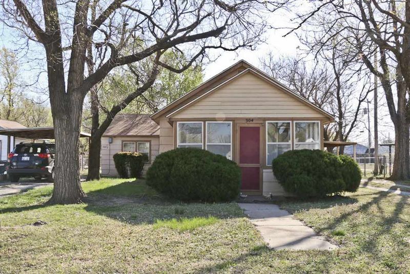 304 N Elder St, Wichita, KS 67212