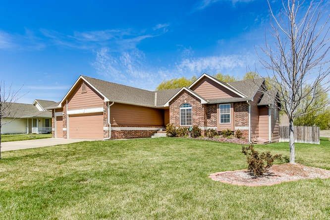 418 E Fieldstone, Derby, KS 67037