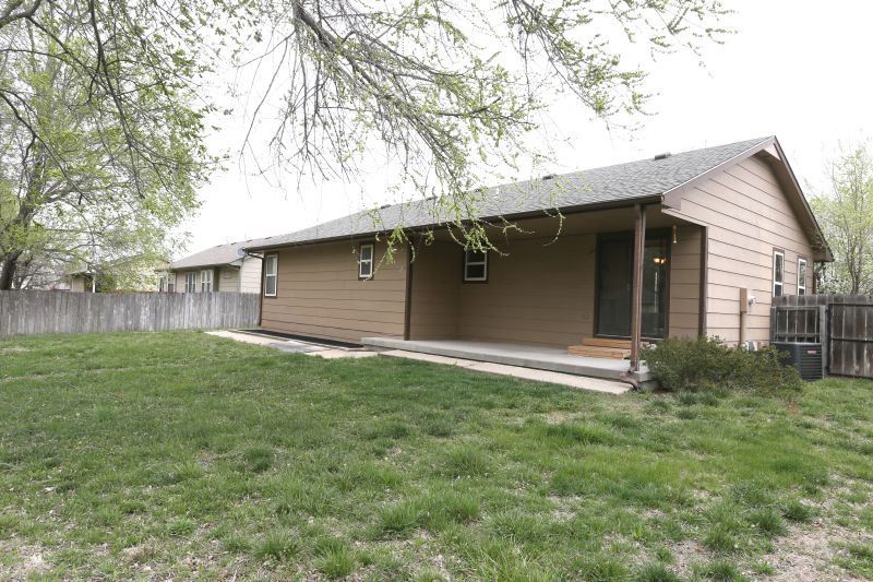 747 S Highland Dr, Andover, KS 65700-2