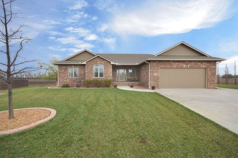 17 S Wheaton Ct, Mount Hope, KS 67108