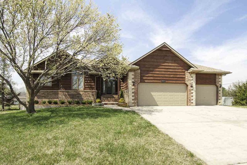 1607 S Lantern Lane Ct, Andover, KS 67002