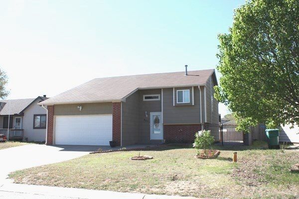 907 E Mona Cir, Wichita, KS 67216