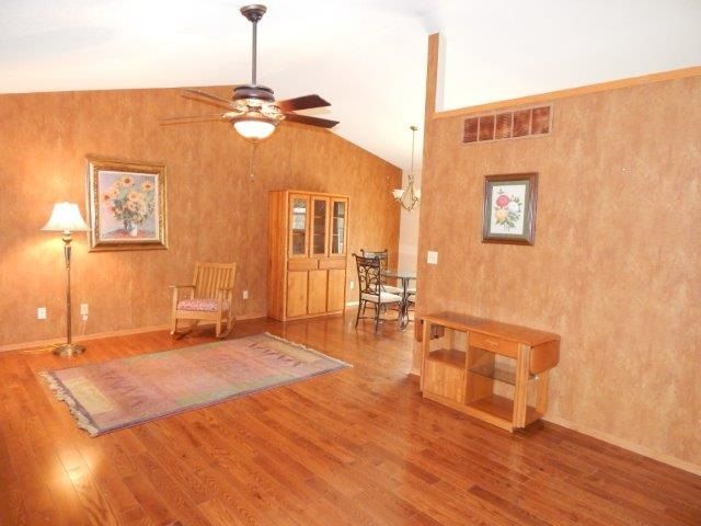 126 E Chestnut Dr, Mulvane, KS 67110