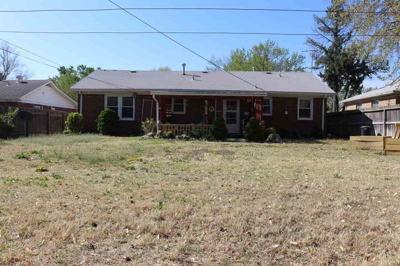 7720 E Watson Ln, Wichita, KS 67207