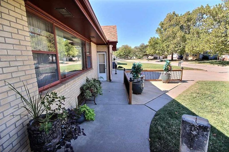 2609 S Larkin Dr, Wichita, KS 67216