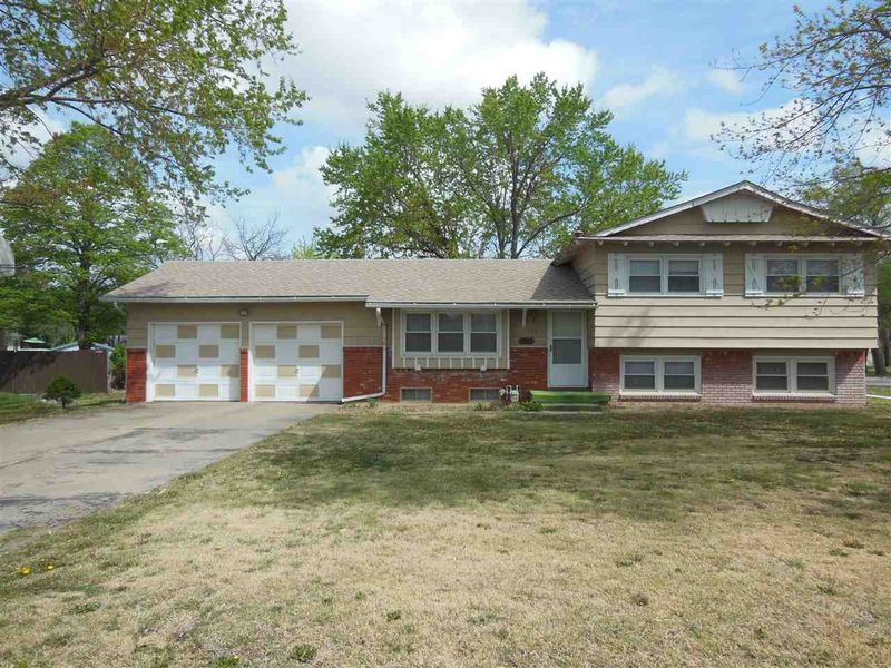 614 W Central Ave, Andover, KS 67002