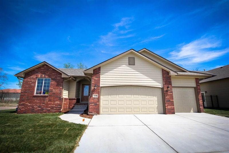 1230 High Park Dr, Derby, KS 67037