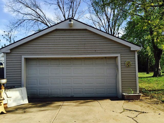 545 W Macarthur Rd, Wichita, KS 67217