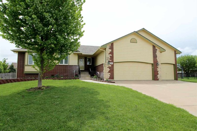 34 W Stevie Ct, Goddard, KS 67052