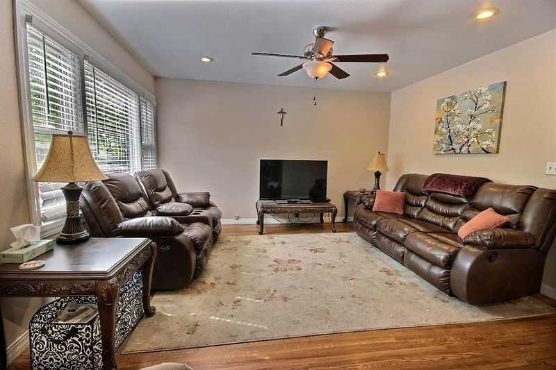 701 N Abilene Ave, Valley Center, KS 67147