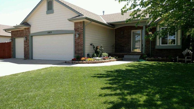 2213 E Carriage Dr, Derby, KS 67037