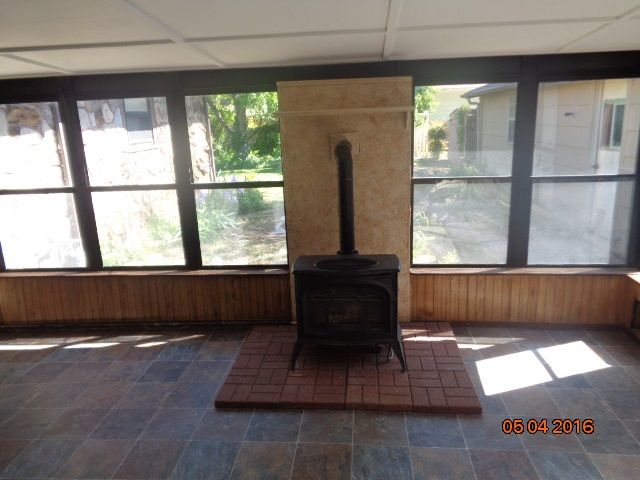323 E 6th St, Valley Center, KS 67147