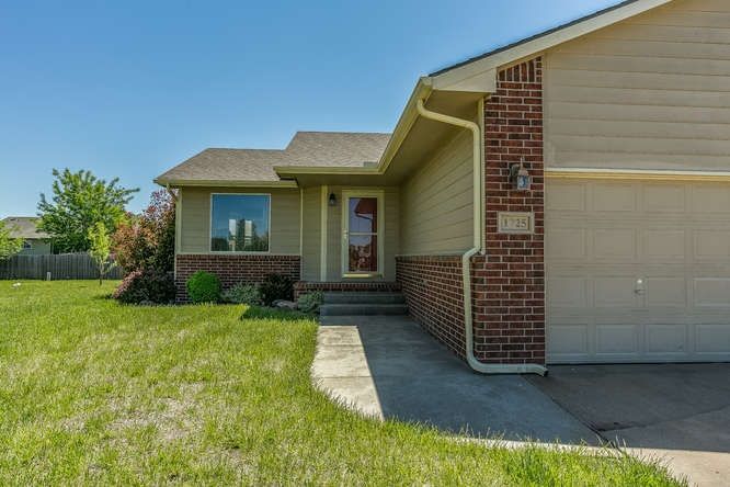 1725 E Winterset, Goddard, KS 67052