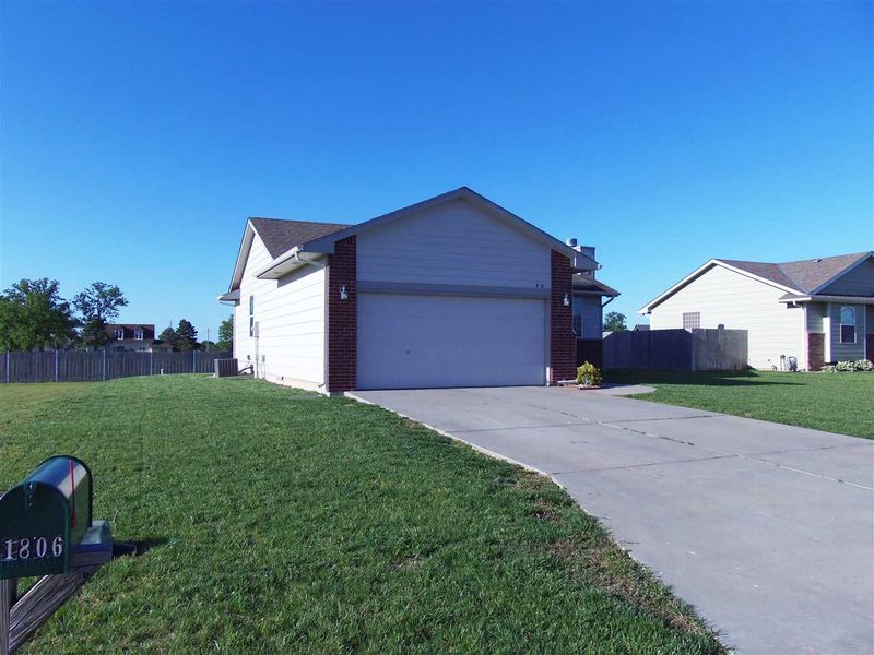 1806 W 18th St, Wellington, KS 67152