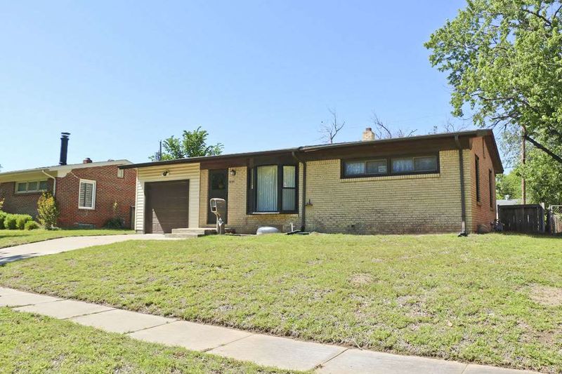 1220 E El Monte, Wichita, KS 67216