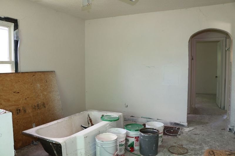 2208 E Mossman St, Wichita, KS 67214