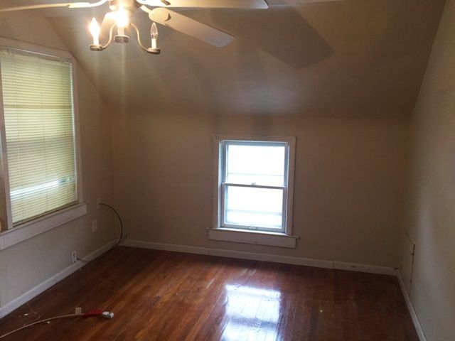 417 E 3rd St, Newton, KS 67114