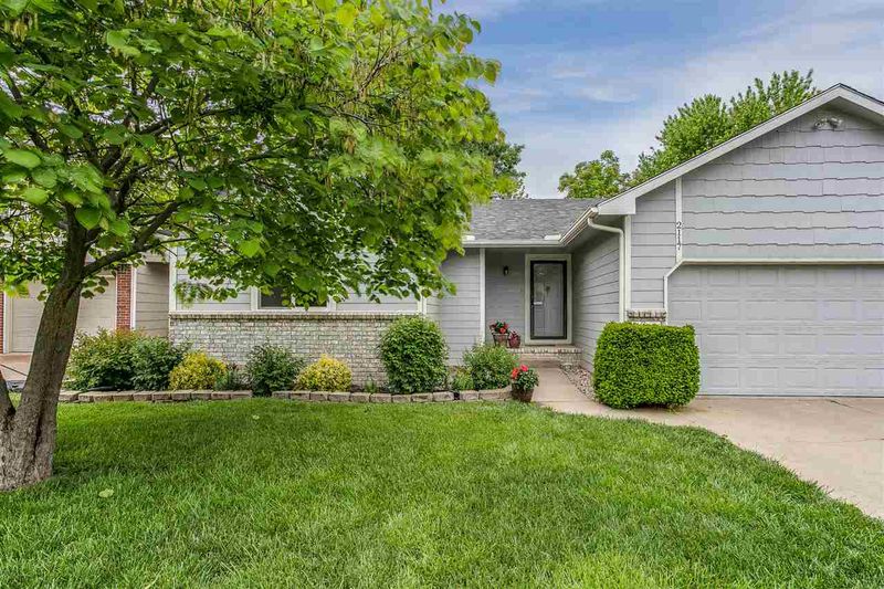 2117 N Parkridge Ct, Wichita, KS 67212