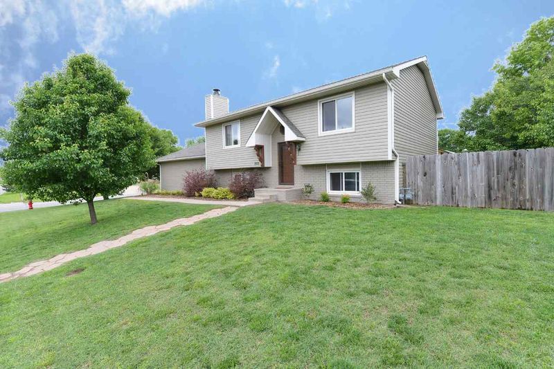 2103 N Forest Park St, Derby, KS 67037