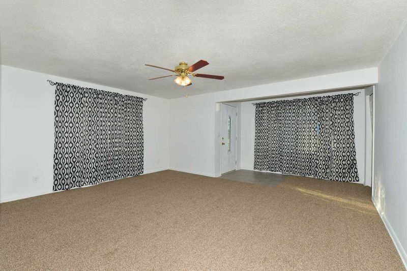 521 E 55th St S, Wichita, KS 67216