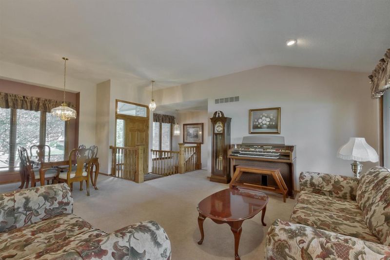 8261 E Oxford Ct, Wichita, KS 67226