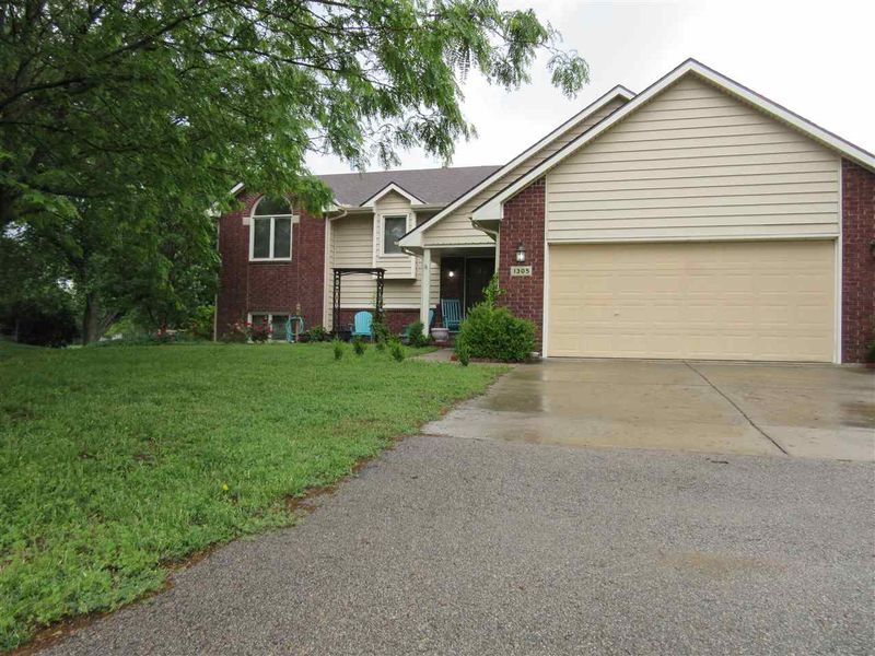 1305 E 83rd St S, Haysville, KS 67060