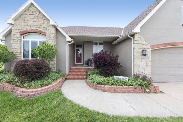 46 Park Vw, Hesston, KS 67062