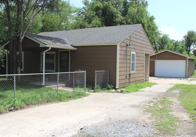929 W 55th St S, Wichita, KS 67217