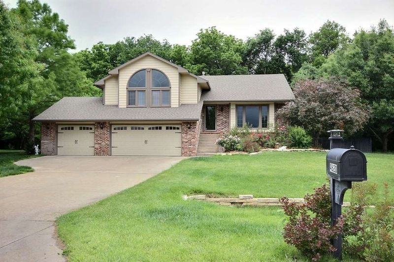 4620 E Huckleberry Cir, Derby, KS 67037