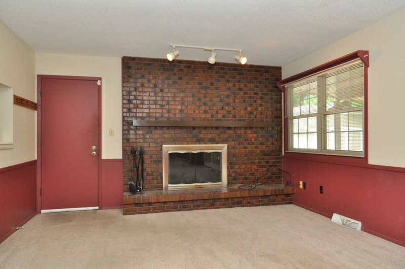 613 N Brook Forest Rd, Derby, KS 67037