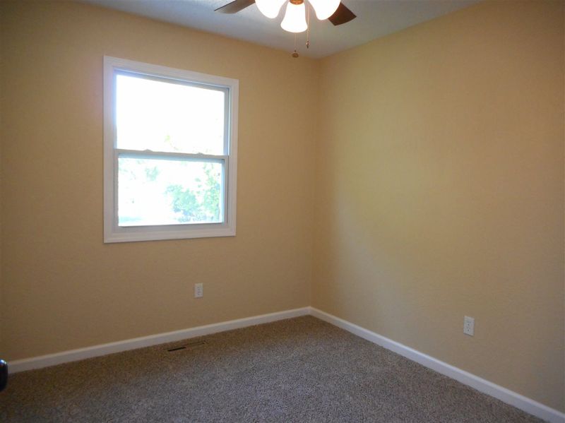538 Hickory Ln, Valley Center, KS 67147