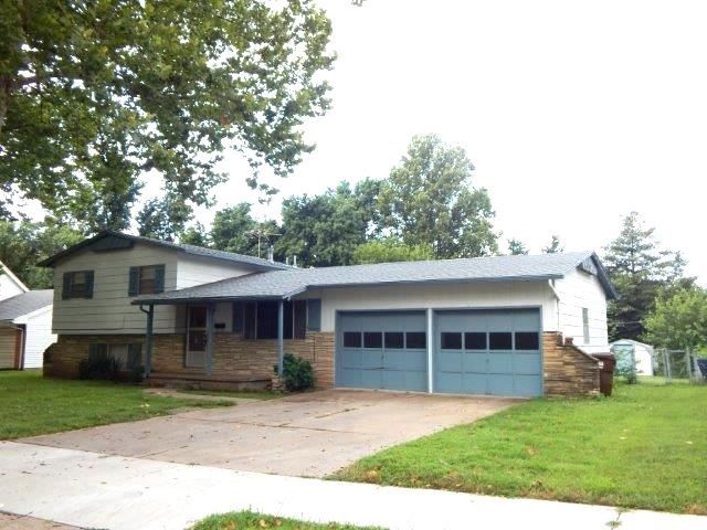 615 N Edgemoor Dr, Mulvane, KS 67110