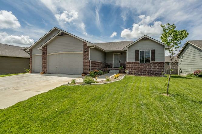 1425 E Alise St, Derby, KS 67037