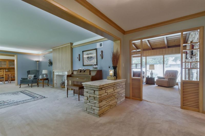 6306 E Peach Tree Ln, Wichita, KS 67218