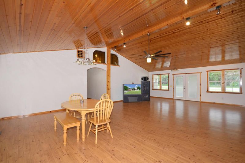 5720 E 55th St S, Derby, KS 67037