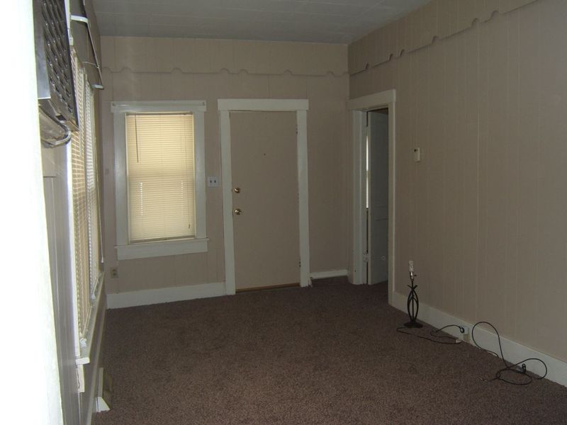 718 S Ellis St, Wichita, KS 67211
