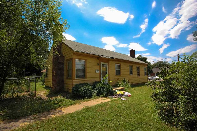 2403 E Graham St, Wichita, KS 67214