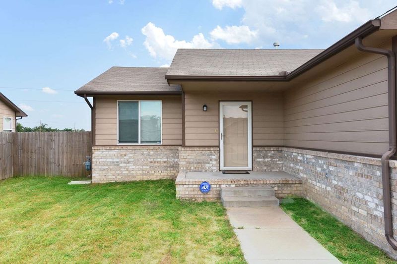 1411 E Berlin St, Haysville, KS 67060