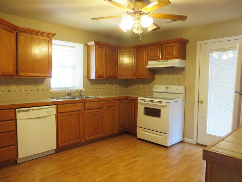 723 S College, Mulvane, KS 67110