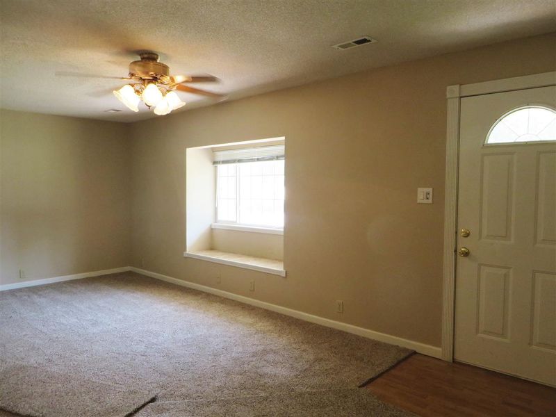 723 S College, Mulvane, KS 67110