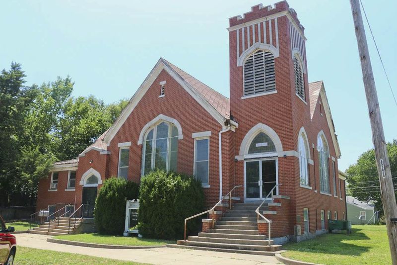 229 N Ash St, Valley Center, KS 67147