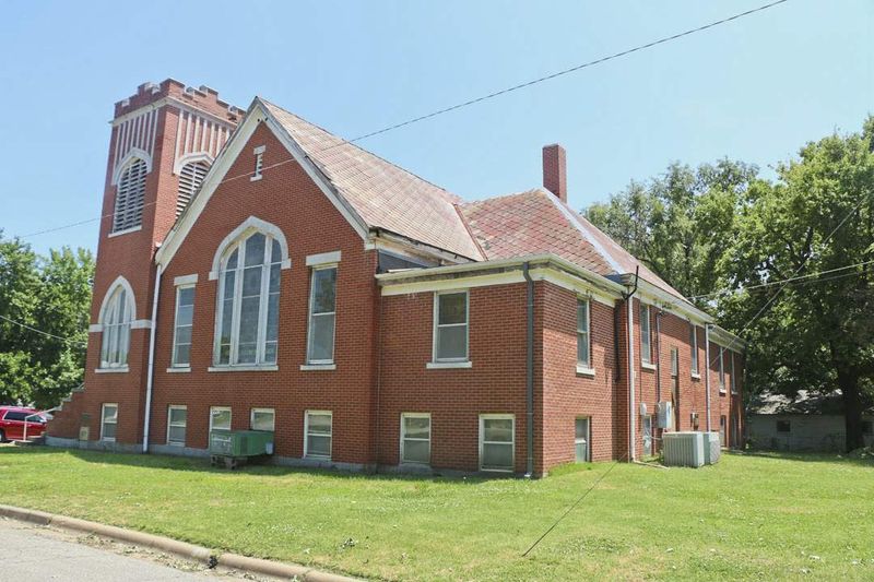 229 N Ash St, Valley Center, KS 67147