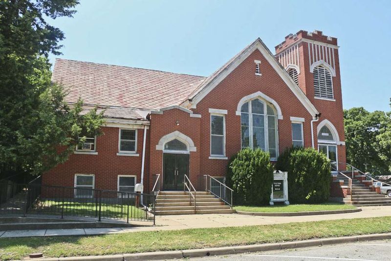 229 N Ash St, Valley Center, KS 67147